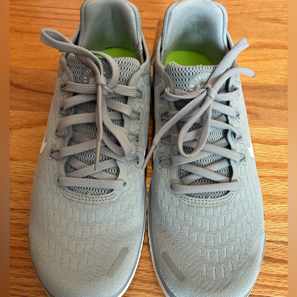 Nike Women's Gray Athletic Shoes